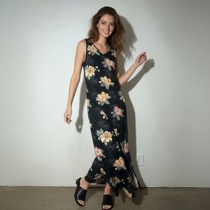 Tommy Bahama 100% Silk Maxi Dress
Size Small